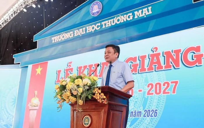 PGS.TS Nguyễn Hoàng khuyến khích sinh viên dám thử, dám sai, dám đứng dậy và làm lại.