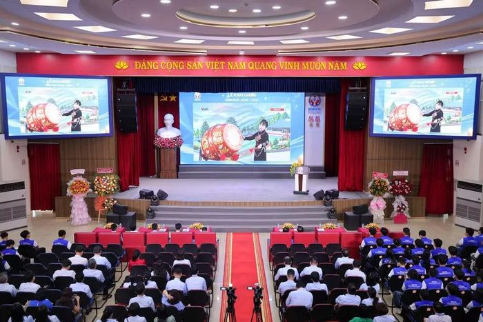  Trường Đại học Công nghệ Kỹ thuật TPHCM (HCM-UTE), tiền thân là Trường Đại học Sư phạm Kỹ thuật ﻿ TPHCM, tổ chức Lễ Khai giảng năm học 2026-2027, chào đón tân sinh viên khóa 2026. 