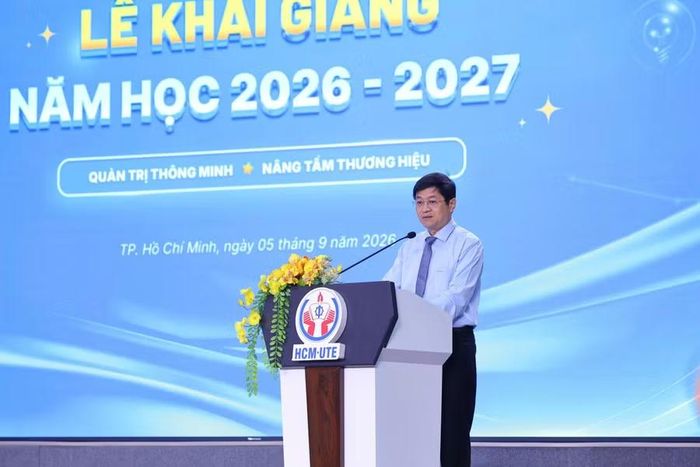 PGS.TS. Lê Hiếu Giang, Bí thư Đảng ủy, Hiệu trưởng Trường Đại học Công nghệ Kỹ thuật TPHCM, cho biết nhà trường sẽ tiếp tục đổi mới, sáng tạo, mở rộng cơ hội học tập, nghiên cứu, trải nghiệm và kết nối cho người học. HCM-UTE hướng đến xây dựng môi trường giáo dục hiện đại, giúp sinh viên làm chủ tri thức, công nghệ và chủ động phát triển bản thân.