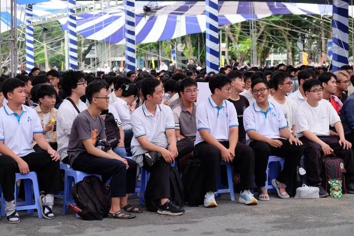 Mùa tuyển sinh 2026, Trường Đại học Bách khoa ghi nhận số thí sinh đăng ký tăng 49%, số nguyện vọng tăng gần 68% so với năm 2025, trong bối cảnh các ngành STEM ngày càng được người học quan tâm.