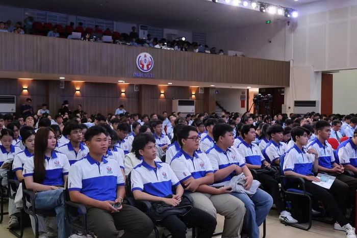 Tại lễ khai giảng, các hoạt động giảng dạy, học tập, nghiên cứu khoa học, sáng tạo, cuộc thi và phong trào sinh viên được tái hiện qua video tổng kết, khắc họa một năm học với nhiều nỗ lực và thành quả của thầy và trò HCM-UTE.