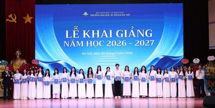 Trường Đại học Sư phạm Hà Nội tuyên dương tân sinh viên có thành tích xuất sắc trong kỳ tuyển sinh năm 2026.