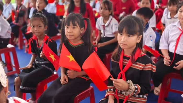 Ngôi trường góp phần thắp sáng ước mơ của học sinh vùng khó.