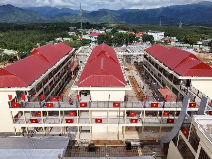 Trường Phổ thông nội trú Tiểu học & THCS Dục Nông.