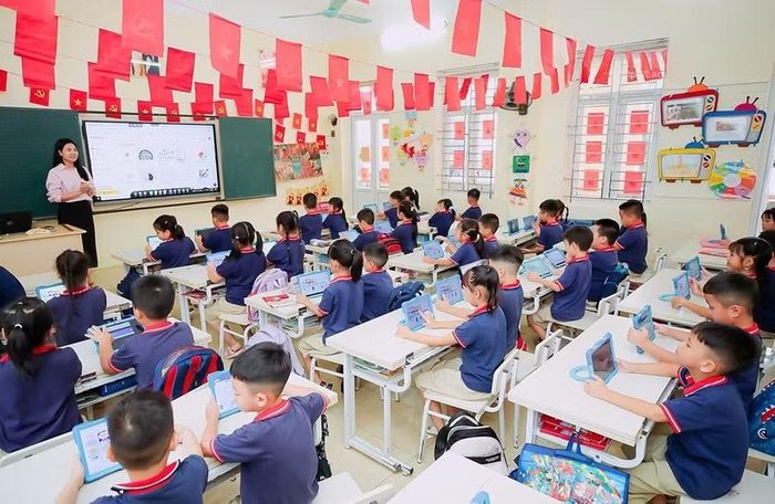 Mô hình lớp học thông minh tại Trường Tiểu học Trần Nhân Tông (Ninh Bình).