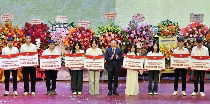 Năm học 2026-2027, nhà trường đón hơn 6000 sinh viên nhập học.
