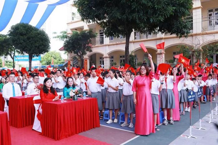 Cô trò Trường Tiểu học Yên Hòa hân hoan chào đón năm học mới 2026-2027.