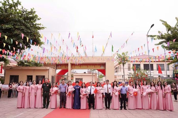Trường Tiểu học Từ Sơn 2 hân hoan bước vào năm học mới.
