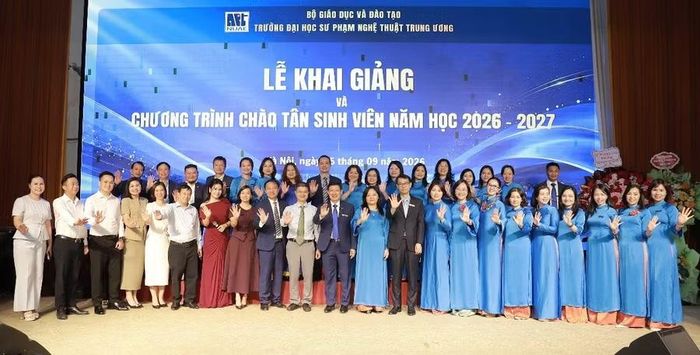 Tập thể cán bộ, giảng viên NUAE.