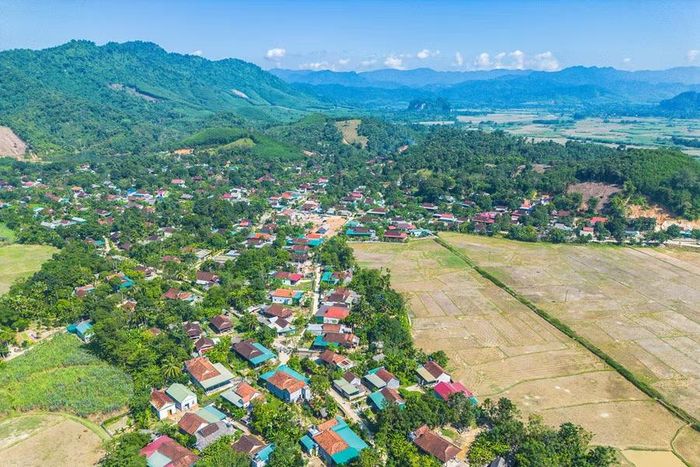 Bản Hoa Tiến, xã Châu Tiến nhìn từ trên cao. (Ảnh: Phạm Tâm)