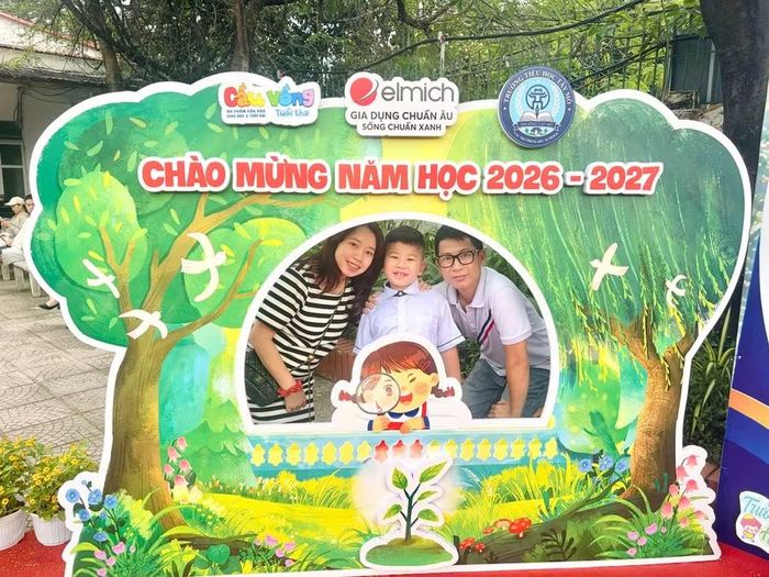 Photobooth Xanh trở thành điểm check-in yêu thích của phụ huynh và học sinh trường TH Tây Mỗ (P. Tây Mỗ, TP. Hà Nội).