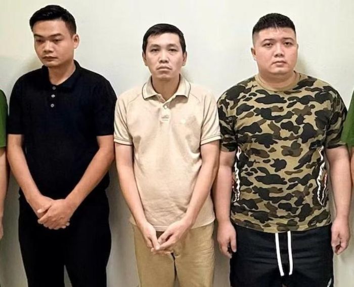 3 người được triệu tập đến cơ quan công an làm việc.