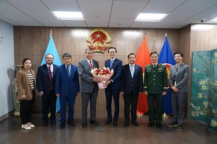 Phái đoàn Thường trực Campuchia tại Liên hợp quốc đến chúc mừng Phái đoàn Thường trực Việt Nam tại Liên hợp nhân dịp kỷ niệm Quốc khánh nước Cộng hòa xã hội chủ nghĩa Việt Nam.