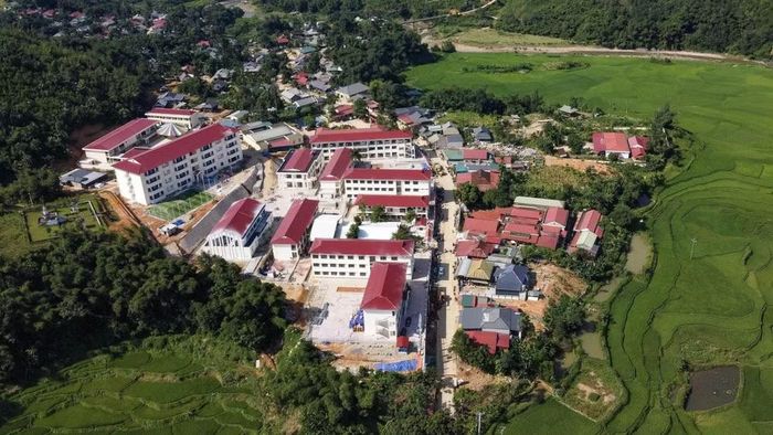 Trường Phổ thông nội trú Tiểu học và THCS Yên Khương được khởi công xây dựng từ tháng 11/2025, với tổng kinh phí hơn 123 tỷ đồng
