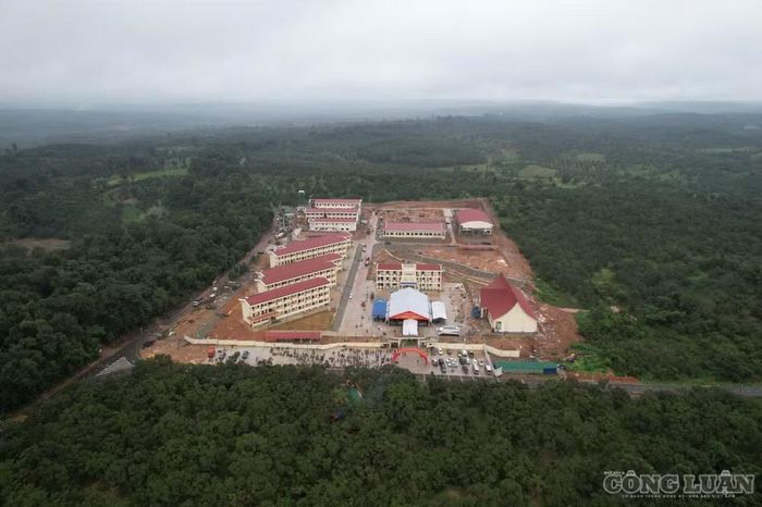 Ngôi trường khang trang, hiện đại giữa vùng biên giới Gia Lai