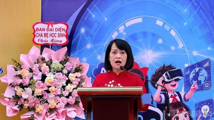 Nhà giáo Lê Thị Thúy Nga - Hiệu trưởng nhà trường Tiểu học Nguyễn Thị Minh Khai, đã phát động thi đua năm học mới với chủ đề “Đổi mới tư duy, chuyển biến mạnh mẽ, kết quả thực chất”.