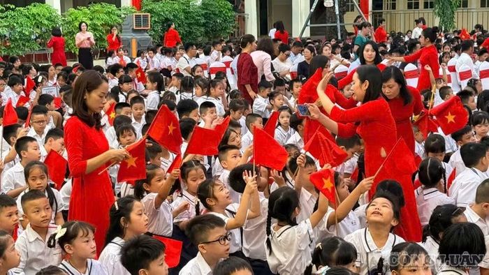 Hơn hơn 1,1 triệu học sinh Hải Phòng hân hoan bước vào năm học mới.