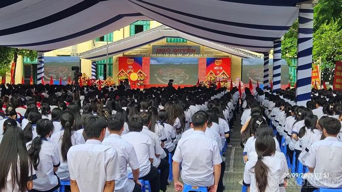 Trường THPT Ngô Quyền chuẩn bị chu đáo cho lễ khai giảng trực tiếp và trực tuyến năm học mới 2026-2027.