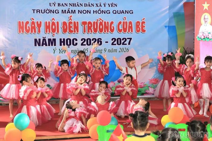 Các tiết mục văn nghệ của cô trò Trường Mầm non Hồng Quang.