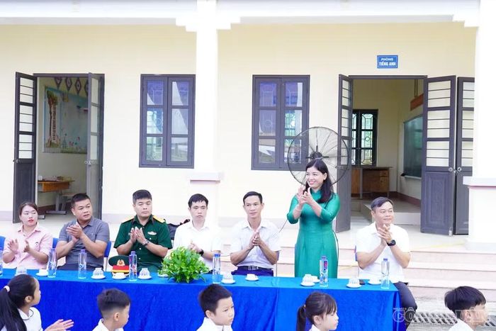 Cô Lộc Thị Đệ - Hiệu trưởng trường Tiểu học Bình Thành. Ảnh Nguyễn Mạnh.