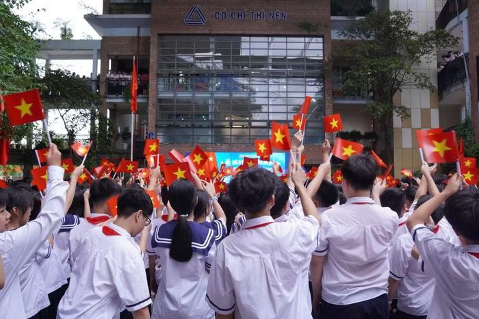 Không khí khai giảng tại Trường THCS&THPT Lương Thế Vinh. Ảnh: Văn Cương