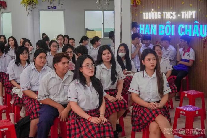Trường THCS - THPT Phan Bội Châu, Phường Bình Tây.