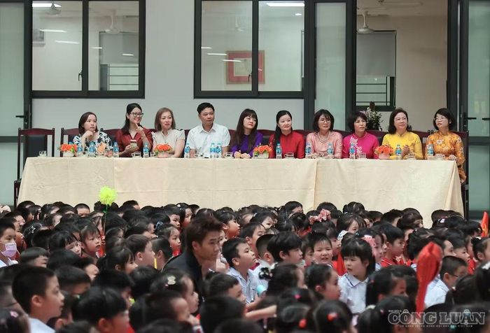 Các lãnh đạo địa phương cũng tham gia tại lễ khai giảng.