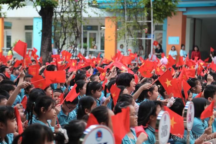 Việc tổ chức khai giảng tại cả hai địa điểm giúp học sinh, giáo viên ở hai phân hiệu cùng hòa chung không khí ngày hội khai trường, đồng thời đánh dấu năm học đầu tiên của mô hình trường sau sáp nhập.