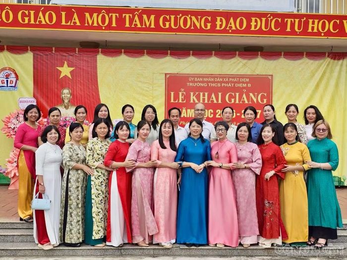 Tập thể giáo viên trường Trường THCS Phát Diệm B, xã Phát Diệm sẵn sàng bước vào năm học mới.
