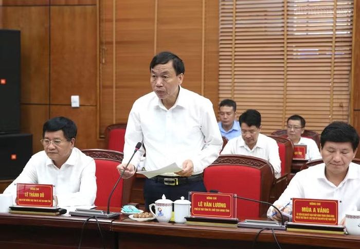Chủ tịch UBND tỉnh Điện Biên Lê Văn Lương báo cáo - Ảnh: CP