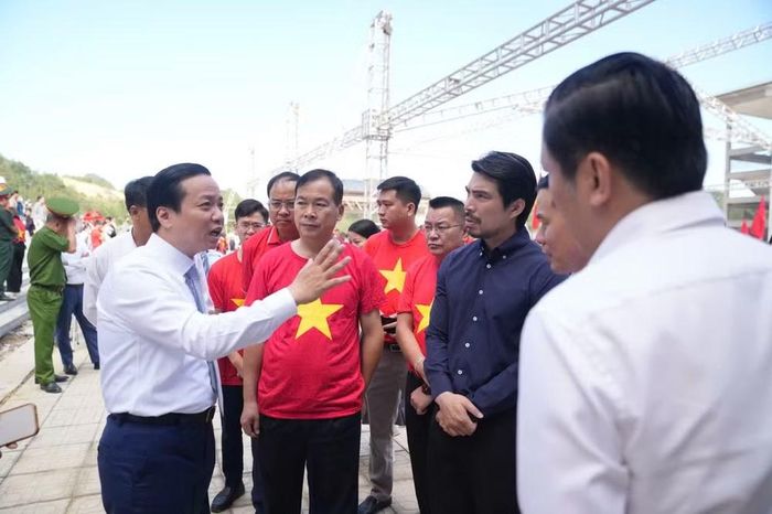 Đồng chí Lê Hải Hòa, Ủy viên dự khuyết Trung ương Đảng, Phó Bí thư Tỉnh ủy, Chủ tịch UBND tỉnh Cao Bằng chỉ đạo trong lễ khai giảng năm học mới.