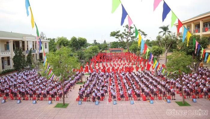 Không khí ngày khai giảng tại Trường tiểu học Vinh Phú 1, Nghệ An: Ảnh: Kim Long