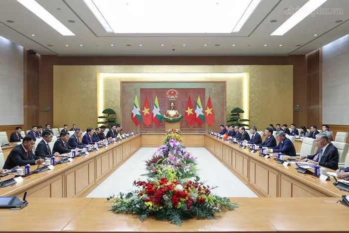 Nhân dịp này, Thủ tướng Chính phủ Lê Minh Hưng đã mời Tổng thống Min Aung Hlaing sang Việt Nam dự Hội nghị cấp cao CLMV và chủ trì Hội nghị cấp cao ACMECS vào tháng 11/2026 tại Hà Nội. Tổng thống Myanmar cũng trân trọng mời Thủ tướng Chính phủ Lê Minh Hưng thăm Myanmar vào thời gian phù hợp - Ảnh: CP