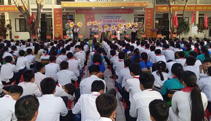 Học sinh Thanh Hóa nô nức dự lễ khai giảng năm học mới.