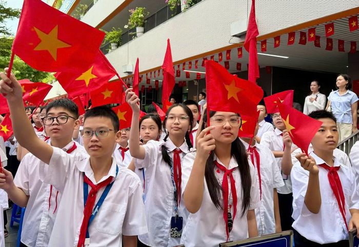 6h45, không khí tại Trường THCS Trần Duy Hưng đã náo nhiệt.