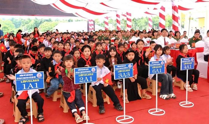 Lễ khai giảng năm học mới tại xã vùng biên Mẫu Sơn, Lạng Sơn sáng 5/9.