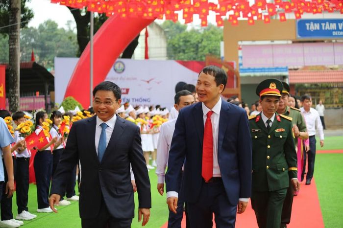 Phó Thủ tướng Nguyễn Văn Thắng tham dự Lễ khai giảng tại trường THCS Hùng Vương