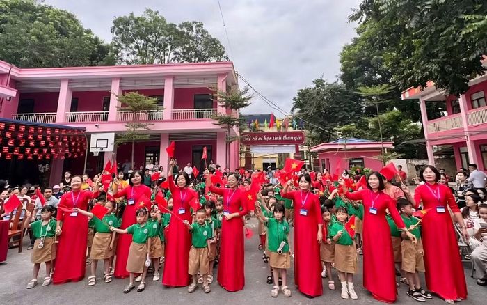 Hơn 432.000 học sinh rạng rỡ ngày khai giảng