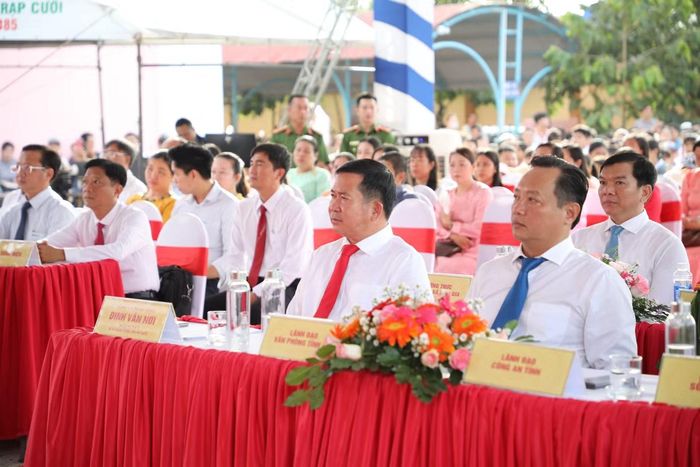 Ông Đinh Văn Nơi - Phó Bí thư Tỉnh uỷ, Bí thư Đảng uỷ Đặc khu Phú Quốc dự khai giảng tại Trường Phổ thông nội trú TH&THCS Vĩnh Gia.