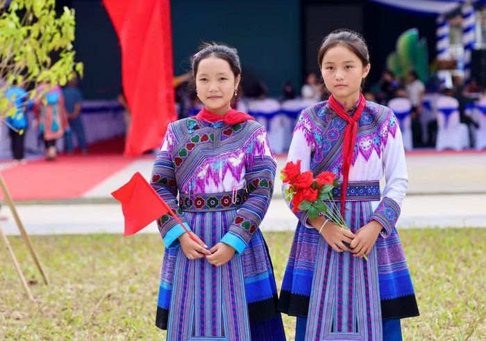 Học sinh Trường Phổ thông nội trú Mường Khương, xã Mường Khương, tỉnh Lào Cai trước ngày khai giảng năm học mới (ảnh: Nguyễn Mạnh)