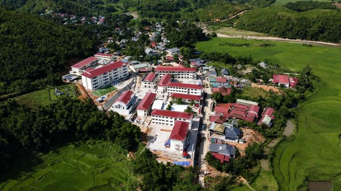 Trường Phổ thông Nội trú Tiểu học và THCS Yên Khương là một trong 6 trường vùng biên Thanh Hóa vừa xây dựng, đưa vào sử dụng phục vụ năm học mới.
