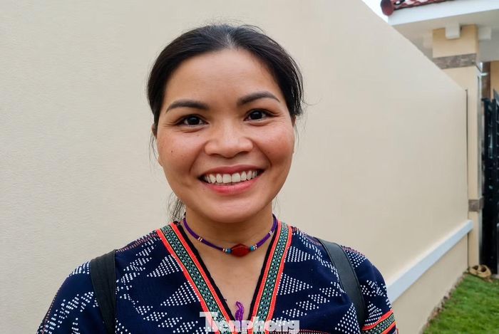 Chị Briu Thị Bưng (xã Tây Giang) bày tỏ rất vui mừng, phấn khởi khi thấy ngôi trường mới với đầy đủ phòng học, phòng ăn ở cùng các hạng mục phụ trợ khác mọc lên trên địa bàn. "Nhìn ngôi trường rộng rãi, góc nào cũng "sang", mình thấy mừng cho các con lắm. Các con từ nay học hành, ăn ở thuận tiện hơn rất nhiều, không phải lo ngại đường xa hay mưa gió nữa", chị nói.