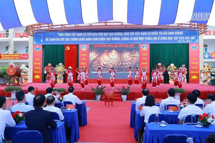 Bí thư Tỉnh ủy Thái Nguyên dự lễ khai giảng tại Trường THPT Chuyên Thái Nguyên