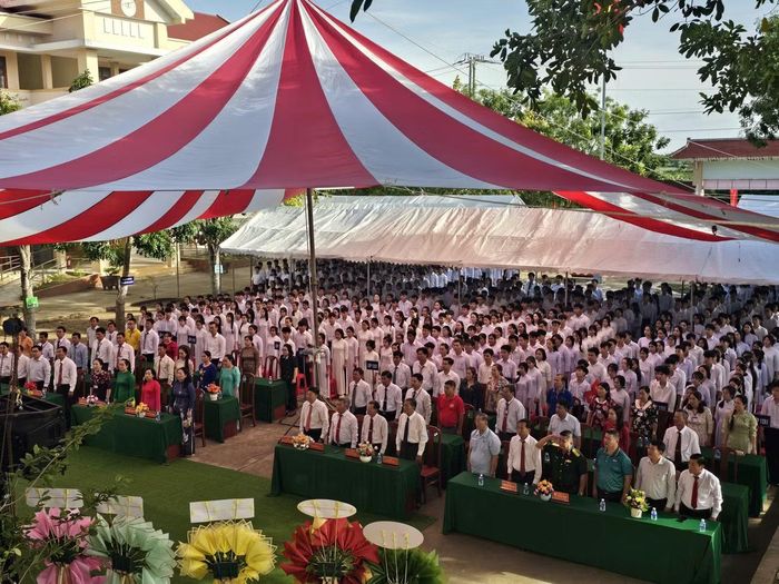 Tại Trường THCS và THPT Lương Thế Vinh ở xã An Qui, tỉnh Vĩnh Long, trời nắng đẹp giúp cho công tác kiểm tra chuẩn bị cho lễ khai giảng càng thuận lợi.