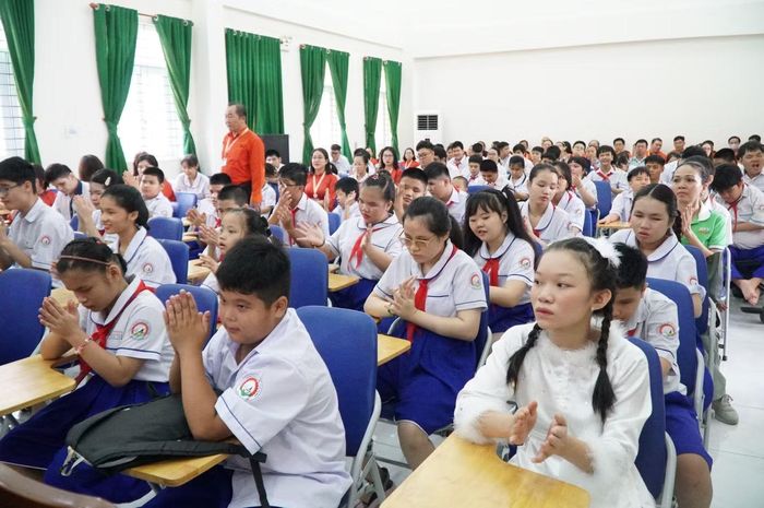 Học sinh Trường Phổ thông đặc biệt Nguyễn Đình Chiểu trong ngày khai giảng