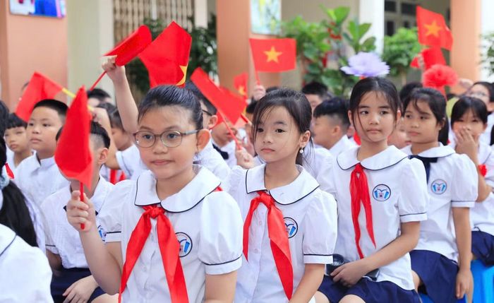 Học sinh Trường tiểu học Ngô Thì Nhậm trong lễ khai giảng.
