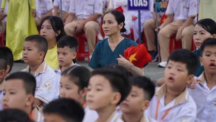 Trường hiện có 43 cán bộ, giáo viên, nhân viên, trong đó 31 người cơ hữu và 12 hợp đồng.