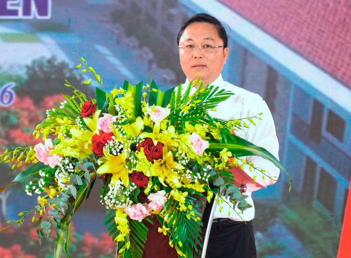 Chủ tịch UBND TP. Huế Lê Trí Thanh nhấn mạnh, công trình đã đáp ứng mong mỏi lâu nay của người dân nơi “vùng phên dậu Tổ quốc” về một môi trường học tập khang trang, hiện đại.
