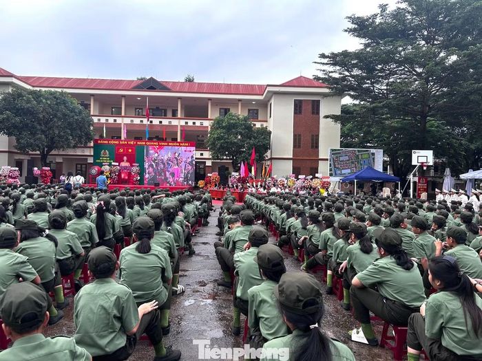 Hơn 1.000 học sinh tham dự lễ khai giảng tại Trường Văn hóa Công an nhân dân II.
