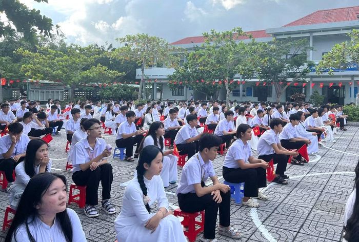  Học sinh trường THPT Võ Thị Sáu tham dự lễ khai giảng 